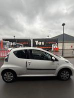 Peugeot 107 1.0 12V E-vti 68PK 3DR 2011 Wit, Voorwielaandrijving, Euro 5, 4 stoelen, Origineel Nederlands