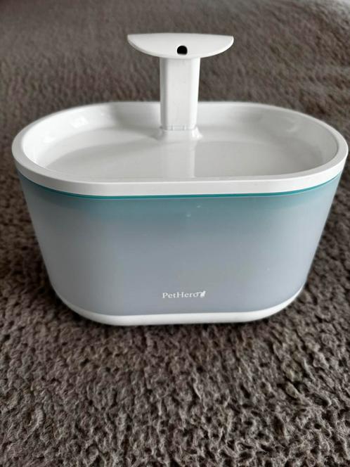 AquaFlow drinkfontein, Dieren en Toebehoren, Kattenvoerbakken en Drinkbakken, Nieuw, Ophalen of Verzenden