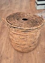 Grote rieten mand met deksel, Huis en Inrichting, Woonaccessoires | Schalen en Manden, Ophalen, Mand, Rond, Zo goed als nieuw