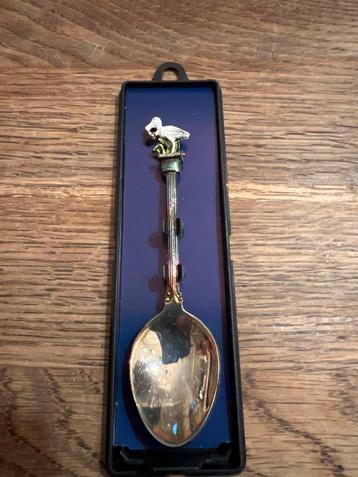 Mooi lepeltje met ooievaar in doosje beschikbaar voor biedingen