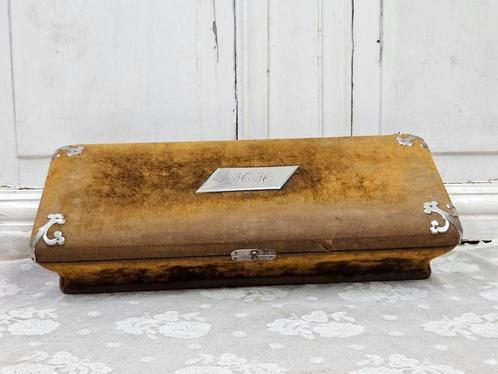 Velours kist met monogram, Antiek en Kunst, Curiosa en Brocante, Ophalen of Verzenden