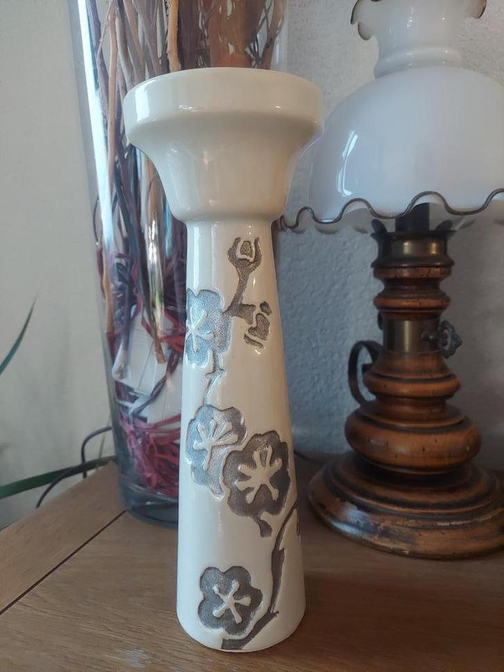 Kandelaar keramiek met zilver bloemen, Huis en Inrichting, Woonaccessoires | Kandelaars en Kaarsen, Zo goed als nieuw, Minder dan 25 cm
