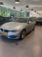 BMW 3-Serie 320i Sport Aut8 Grijs, Auto's, BMW, Achterwielaandrijving, 74 €/maand, 4 cilinders, Electronic Stability Program (ESP)