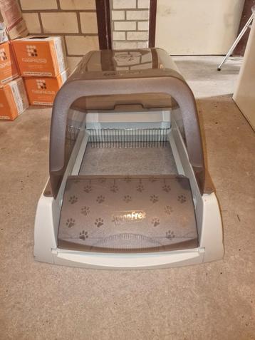 Petsafe Scoopfree Covered Self-Cleaning Litter Box - Katten beschikbaar voor biedingen