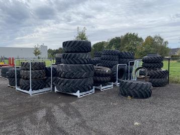 UITZOEKEN - Verschillende gebruikte tractorbanden beschikbaar voor biedingen