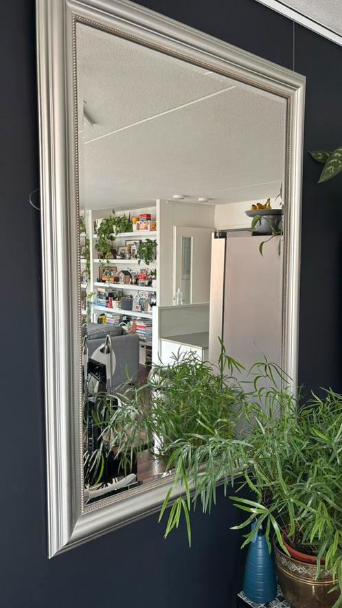 IKEA spiegel met houten silver painted frame, Huis en Inrichting, Woonaccessoires | Spiegels, Zo goed als nieuw, 75 tot 100 cm