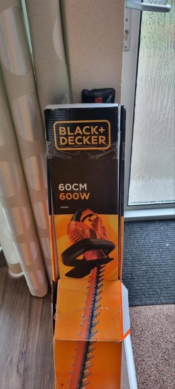 Heggenschaar Black + Decker.  beschikbaar voor biedingen