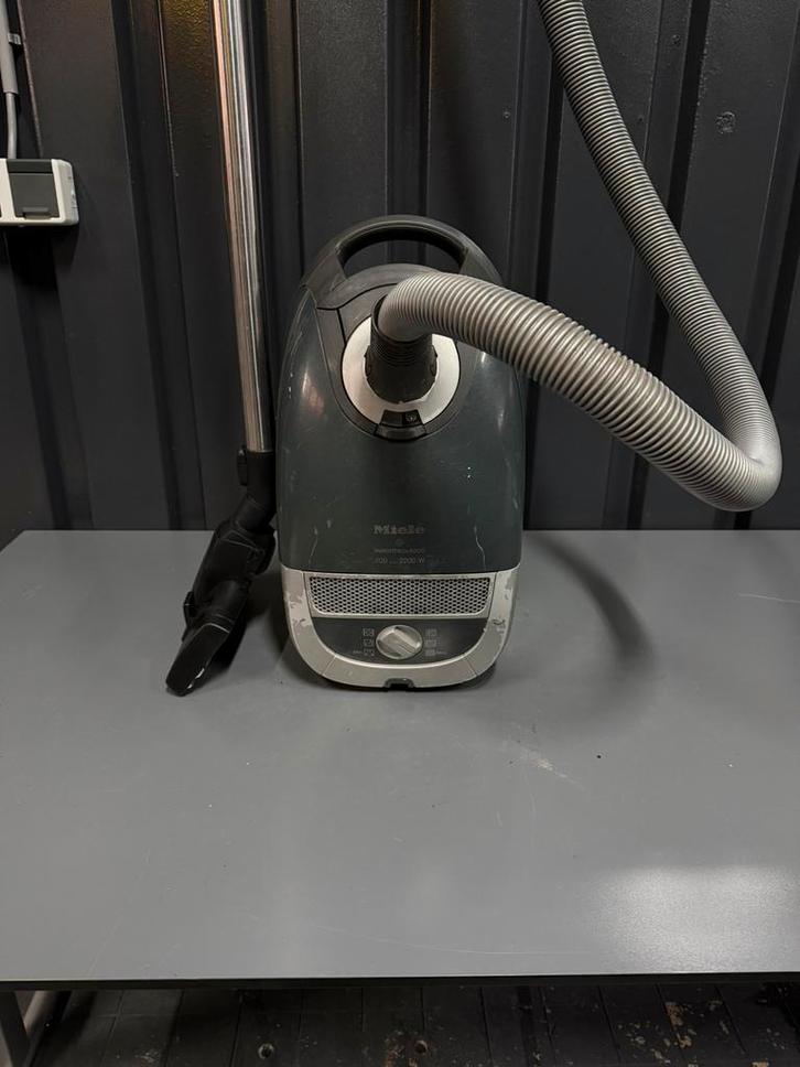 Miele stofzuiger c2 2200w, Witgoed en Apparatuur, Stofzuigers, Zo goed als nieuw, Ophalen of Verzenden