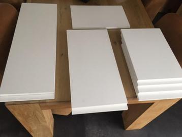 TE KOOP: kastplankjes / legborden z.g.a.n. beschikbaar voor biedingen