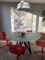 Ronde tafel met linoleum blad en stalen poten, Huis en Inrichting, Tafels | Eettafels, Ophalen, Overige materialen, Rond, Zo goed als nieuw