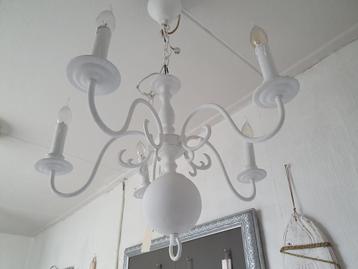Wit brocante hanglamp beschikbaar voor biedingen