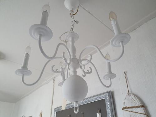 Wit brocante hanglamp, Huis en Inrichting, Lampen | Hanglampen, Gebruikt, Minder dan 50 cm, Metaal, Ophalen