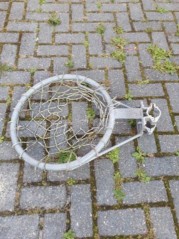 Ijzeren Basketbalring met Net beschikbaar voor biedingen