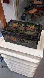 Vintage Metalen Doos met Bloemmotieven, Minder dan 50 cm, Gebruikt, Minder dan 50 cm, Ophalen of Verzenden