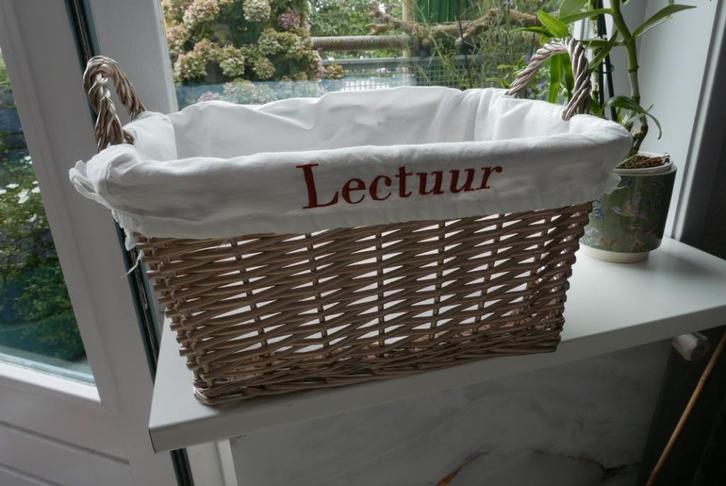 Rieten mand Sweet Escape, Huis en Inrichting, Woonaccessoires | Schalen en Manden, Gebruikt, Mand, Rechthoekig, Riet, Ophalen