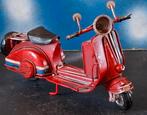 Scooter Vespa. Metaal. Italië.  Miniatuur.  16 cm., Ophalen, Zo goed als nieuw