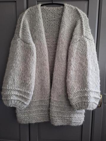Nieuw handgemaakt alpaca halflang vest, een maat. beschikbaar voor biedingen