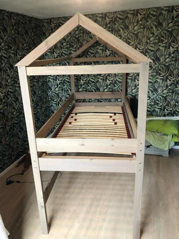 Kinderbed / hoogslaper beschikbaar voor biedingen