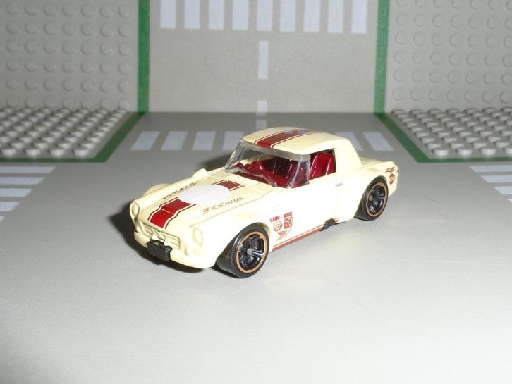 Hot Wheels - Datsun Fairlady 2000 (zandkleur) 1:64, Hobby en Vrije tijd, Modelauto's | Overige schalen, Nieuw, Auto, Ophalen of Verzenden