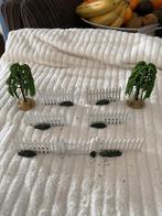 Kerstdorp hekjes met 2 boompjes, 2 lemax sleetjes, Diversen, Kerst, Ophalen of Verzenden, Nieuw