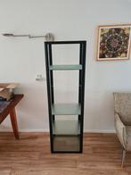 Vitrinekast van zwart metaal met matglas, Ophalen, Met plank(en), 50 tot 100 cm, Zo goed als nieuw