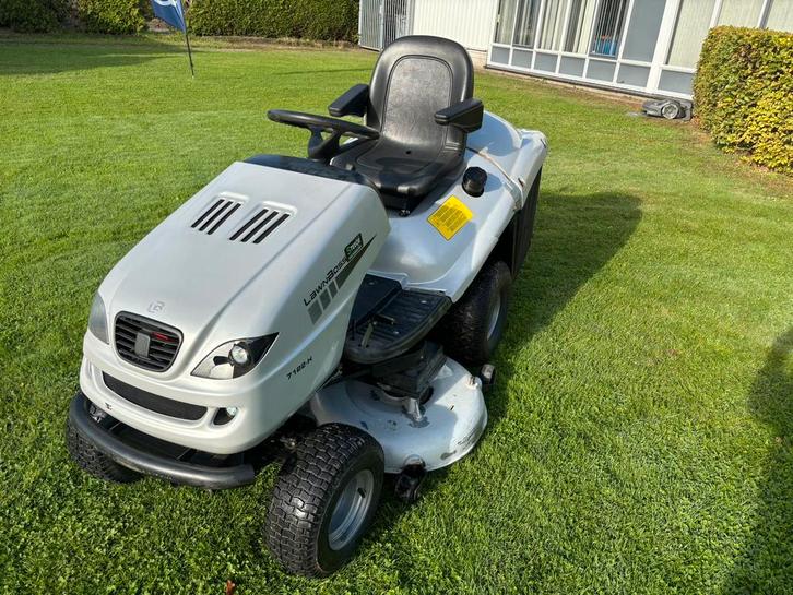 Lawnboss zitmaaier met opvang, Tuin en Terras, Zitmaaiers, Zo goed als nieuw, 90 tot 120 cm, Elektrische starter, Opvangbak, Ophalen