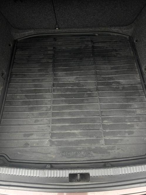 Skoda octavia kofferbakmat dubbelzijdig combi rubber tapijt, Auto diversen, Kofferbakmatten, Gebruikt, Ophalen