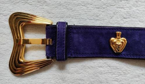 Escada riem paars goudkleurige gesp en hartjes+parfumflesjes, Kleding | Dames, Riemen en Ceinturen, Zo goed als nieuw, 90 tot 100 cm