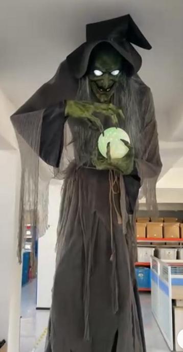 Mega grote halloween animatronic heks beschikbaar voor biedingen