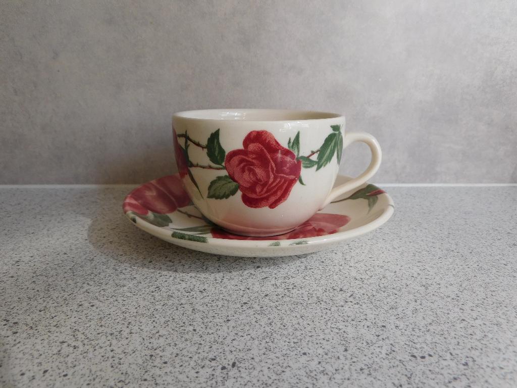 Kop en schotel Roos Henry Bassinger Claytan Malaysia, Ophalen of Verzenden, Zo goed als nieuw, Overige stijlen, Kop(pen) en/of Schotel(s)