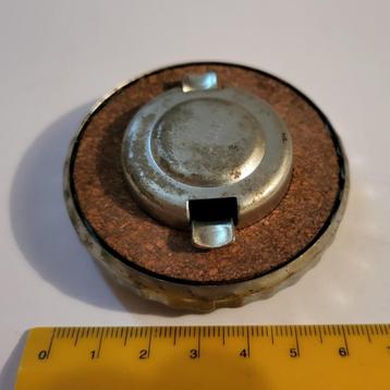 tankdop jaren 70-80 onderdelen van retro auto's. beschikbaar voor biedingen