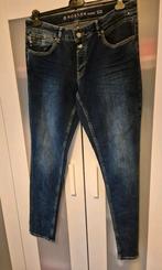 Donkerblauwe spijkerbroek van Rosner, Kleding | Dames, Ophalen of Verzenden, Nieuw, Blauw, W33 - W36 (confectie 42/44)