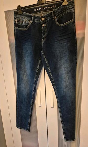Donkerblauwe spijkerbroek van Rosner  beschikbaar voor biedingen