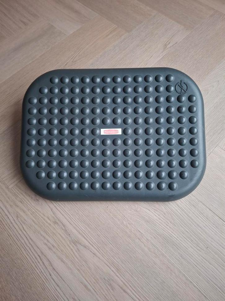 Rubbermaid Voetsteun Tilting Comfort Thread, Huis en Inrichting, Bureaustoelen, Zo goed als nieuw, Grijs, Ergonomisch, Ophalen of Verzenden