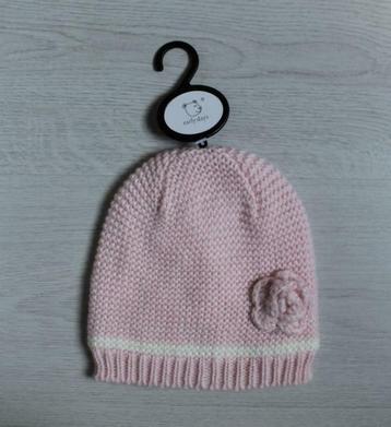 Roze muts met bloem beschikbaar voor biedingen