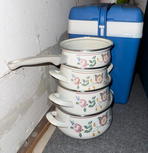 Vintage Emaille pannen set, bloemen, Huis en Inrichting, Keuken | Potten en Pannen, Gebruikt, Pannenset, Overige materialen, Ophalen of Verzenden