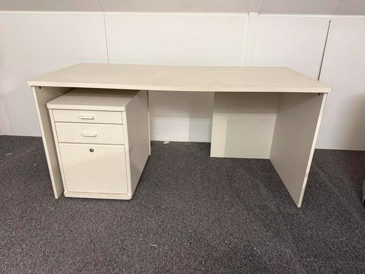 Gratis buro bureau werkplek met bijpassend ladenblok, Huis en Inrichting, Bureaus, Gebruikt, Bureau, Ophalen