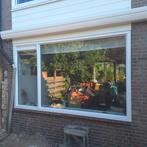 Kunststof kozijn met dubbel glas en ventilatie rooster ., Ophalen, Zo goed als nieuw
