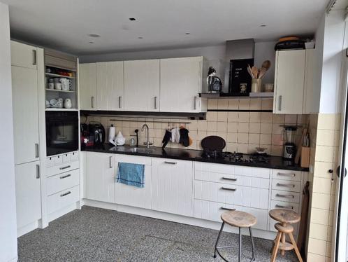 Gratis L-keuken (zonder apparatuur), Huis en Inrichting, Keuken | Complete keukens, Gebruikt, Hoekkeuken, Crème, Graniet of Steen