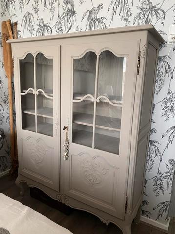 Queen ann brocante kinderkast / kastje / vitrinekast  beschikbaar voor biedingen