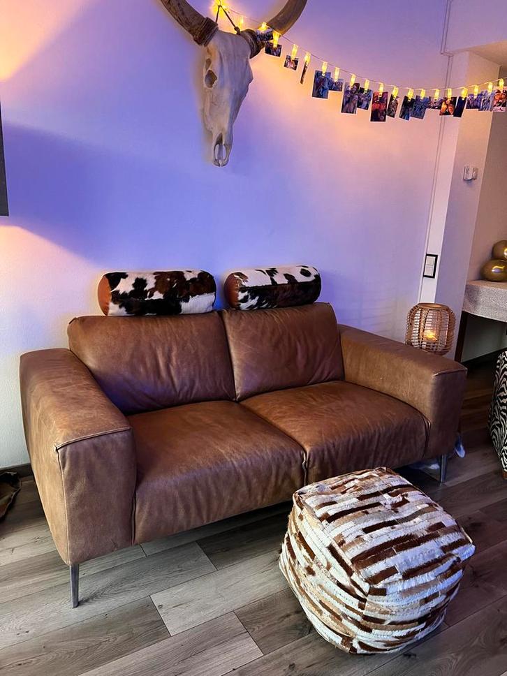 Dante Feelings 2-zits microleren bank - Cognac, Huis en Inrichting, Banken | Bankstellen, Zo goed als nieuw, Rechte bank, Tweepersoons