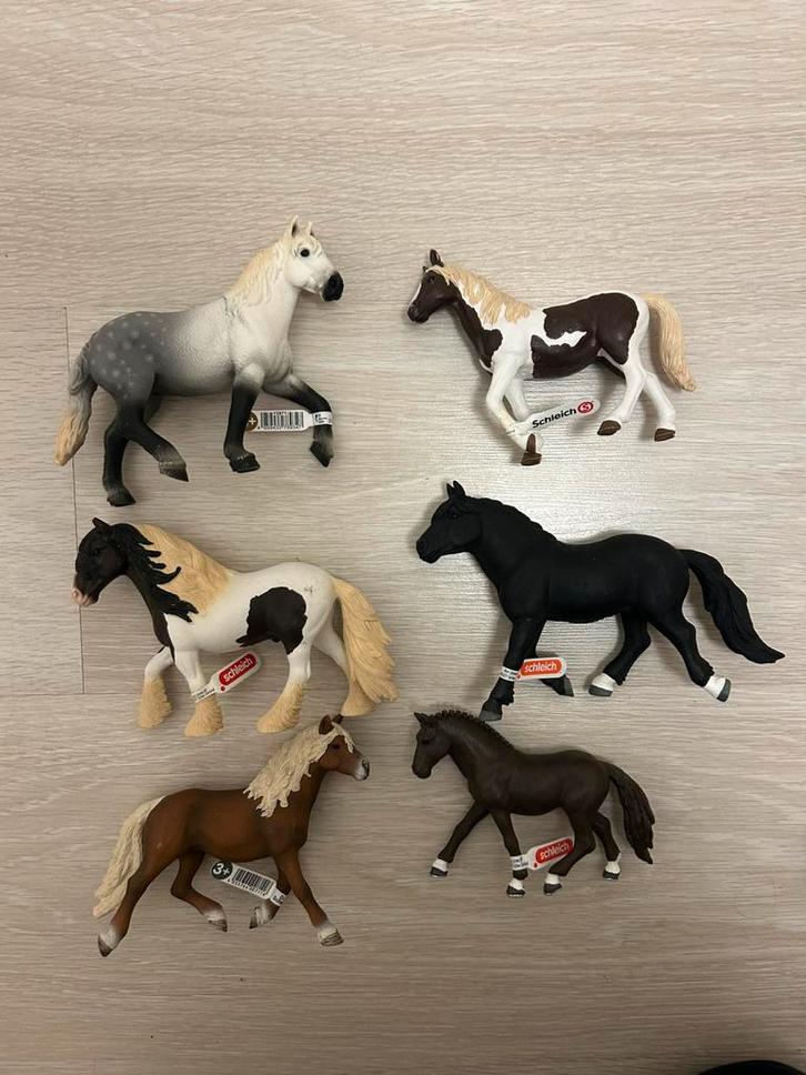 Nieuwe schleich sleich paarden met vaantje label, Verzamelen, Dierenverzamelingen, Nieuw, Beeldje of Figuurtje, Paard, Ophalen of Verzenden