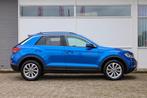 Volkswagen T-Roc 1.5 TSI 150pk DSG Life | Climate Control |, Auto's, 12 maanden, Stof, Blauw, Bedrijf