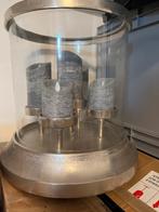 Kaarsenhouder met glazen stolp, Huis en Inrichting, Woonaccessoires | Kandelaars en Kaarsen, Ophalen, Zo goed als nieuw, Metaal