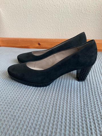 Nieuwe zwarte  suede schoenen merk Ara mt 4,5 is 37,5. beschikbaar voor biedingen
