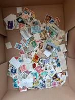 Doos 2600 buitenland, Postzegels en Munten, Postzegels | Volle albums en Verzamelingen, Verzenden, Buitenland