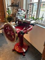 Prachtige oude snijmachine rood gerestaureerd, Ophalen