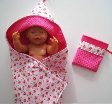 Poppenbadcape met washandje beschikbaar voor biedingen
