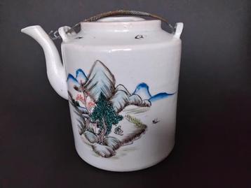 Prachtige chinese porseleinen theepot.  beschikbaar voor biedingen