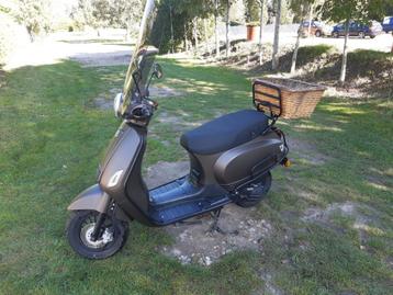Scooter te koop beschikbaar voor biedingen